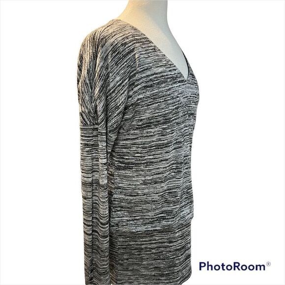 White House Black Market Gray & Black Long Sleeve V-neck Top size Large - Picture 1 of 8